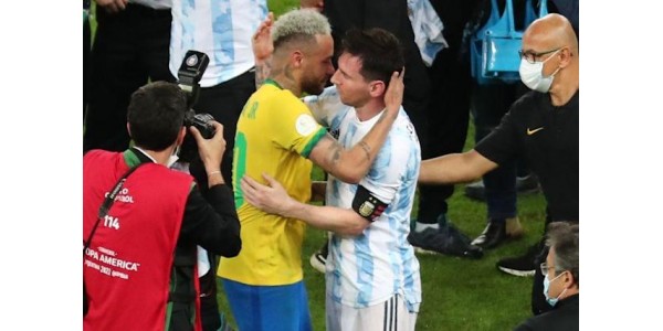 Lionel Messi und Neymar umarmten sich liebevoll